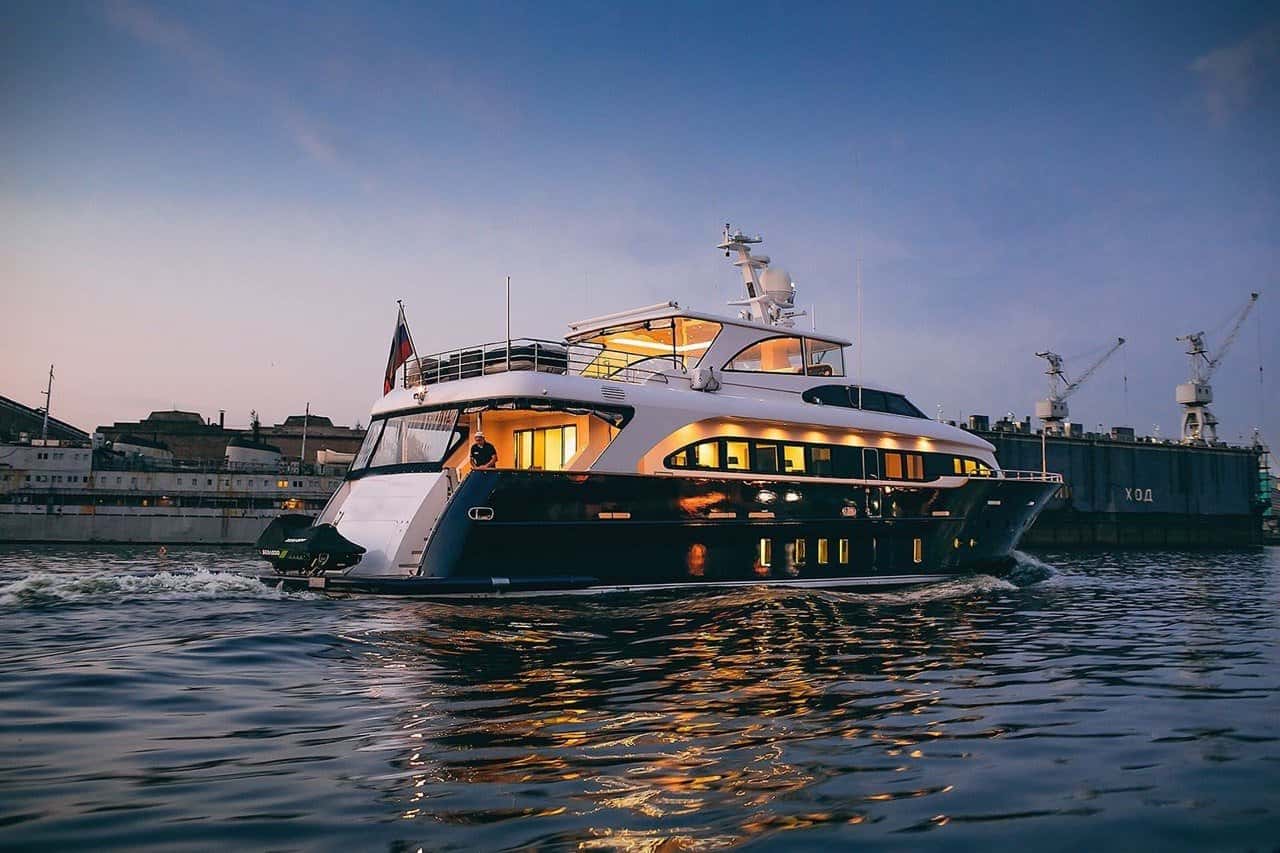 BENETTI SAIL DIVISION 90 (от 5 часов, не проходит под мостами)