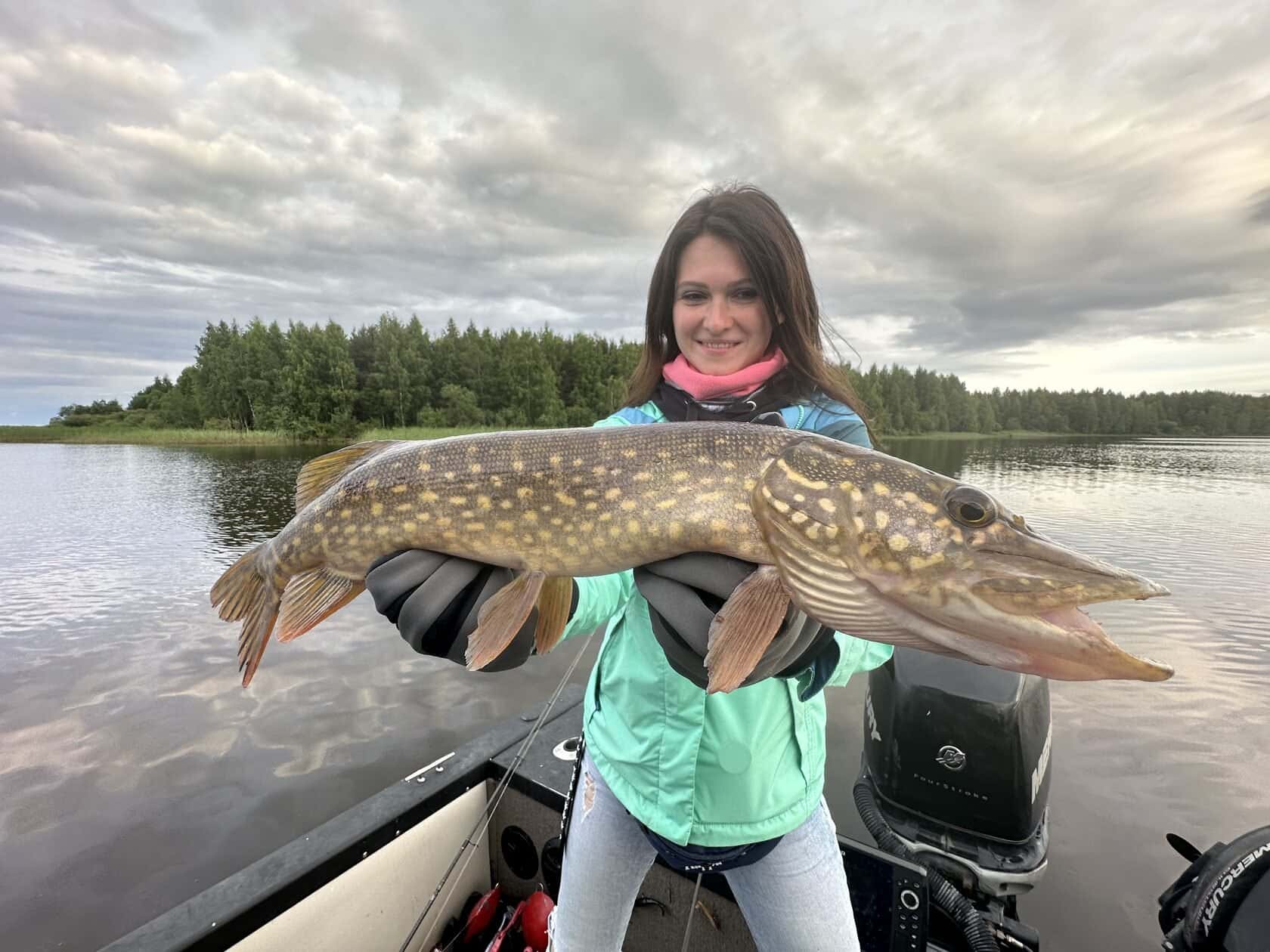 Crestliner 2150 SportFish SST
